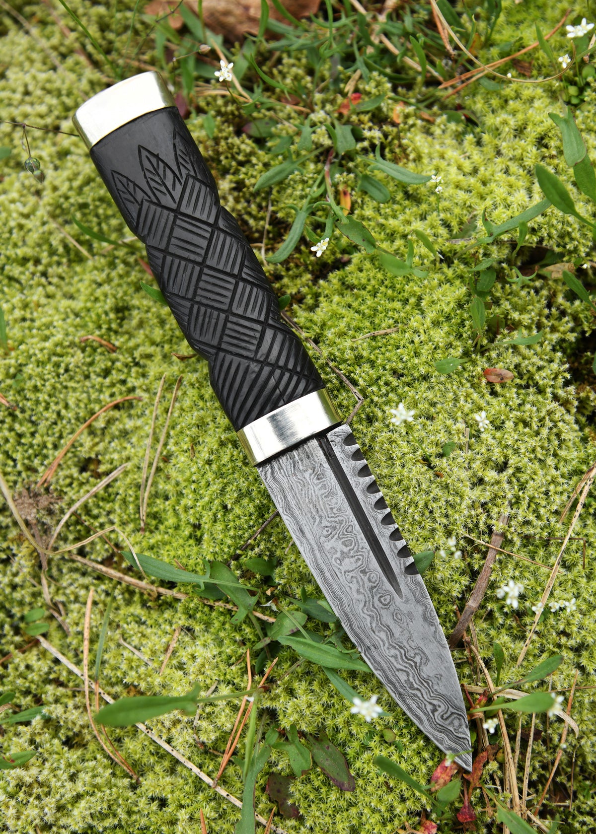 Couteau écossais Sgian Dubh à lame damassée avec étui en cuir