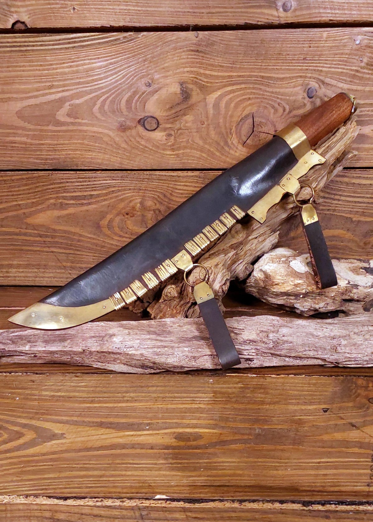 Sax viking type 1 avec manche en noyer et fourreau en cuir