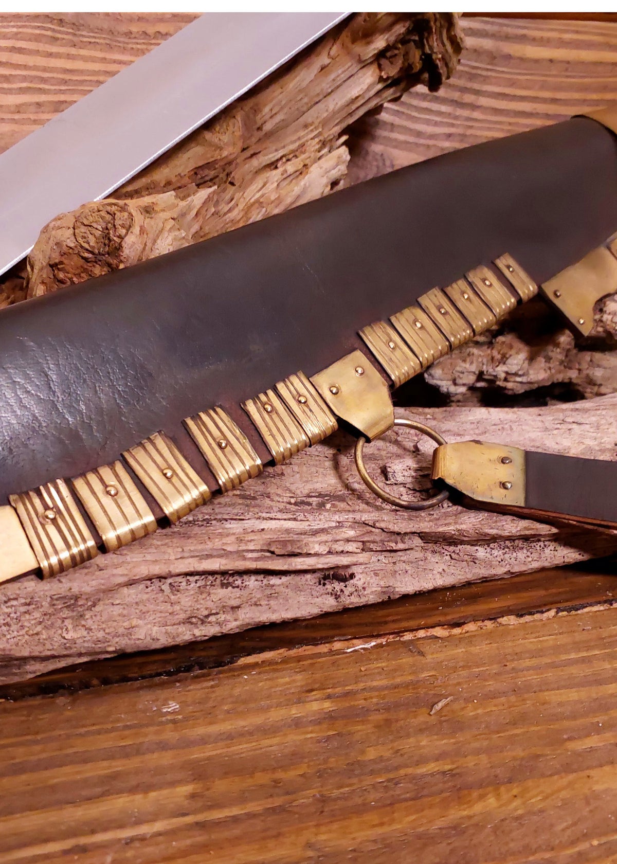 Sax viking type 1 avec manche en noyer et fourreau en cuir