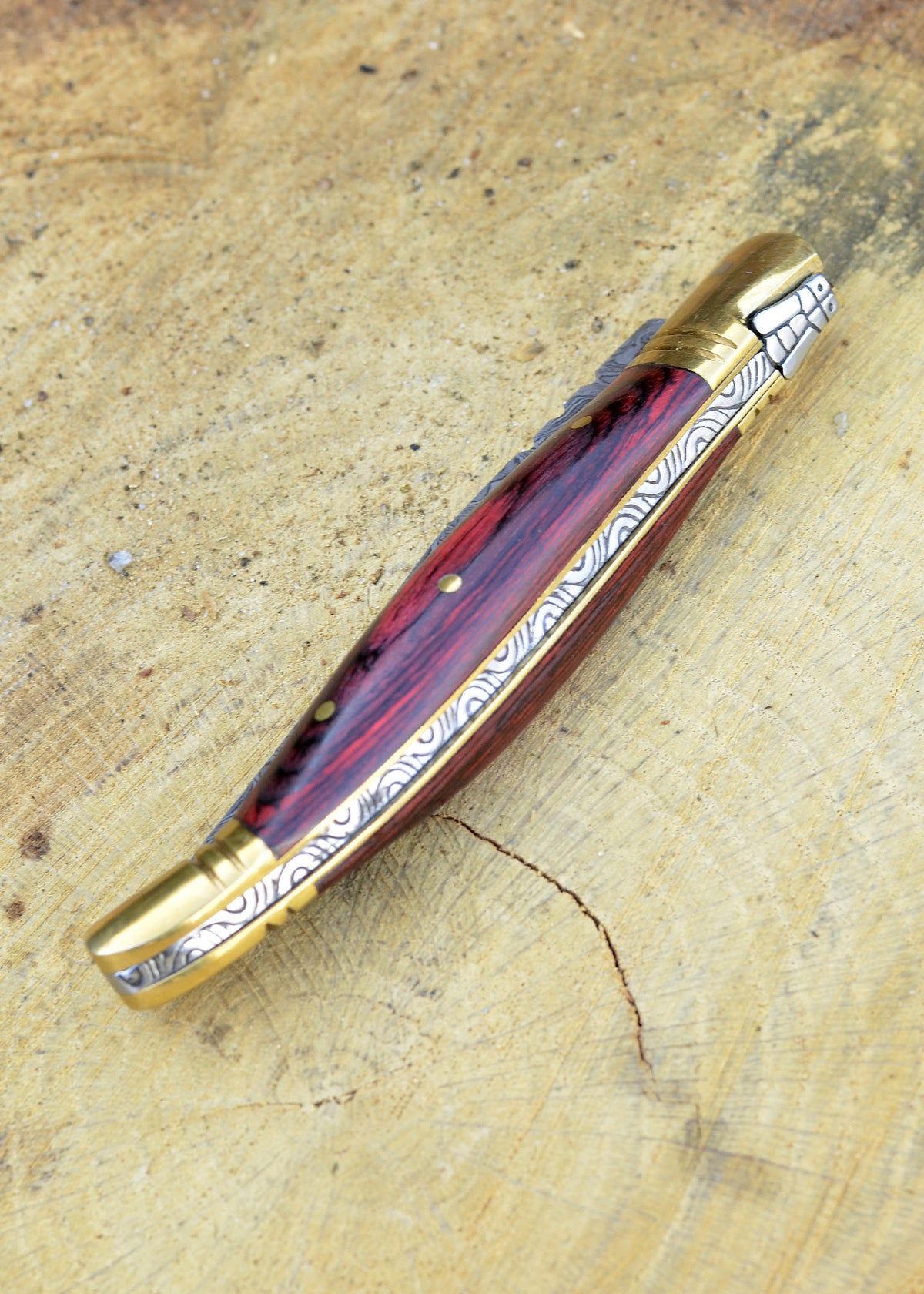 Couteau pliant style Laguiole à lame damassée et manche en bois