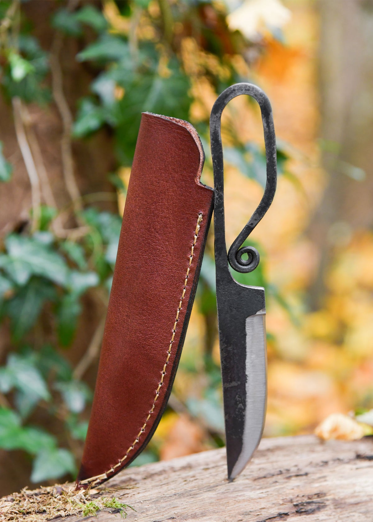 Couteau médiéval forgé à la main avec étui en cuir