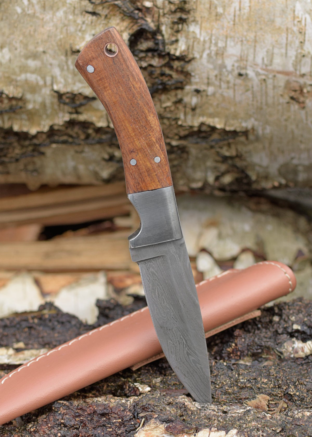 Couteau utilitaire damassé avec manche en bois et étui en cuir