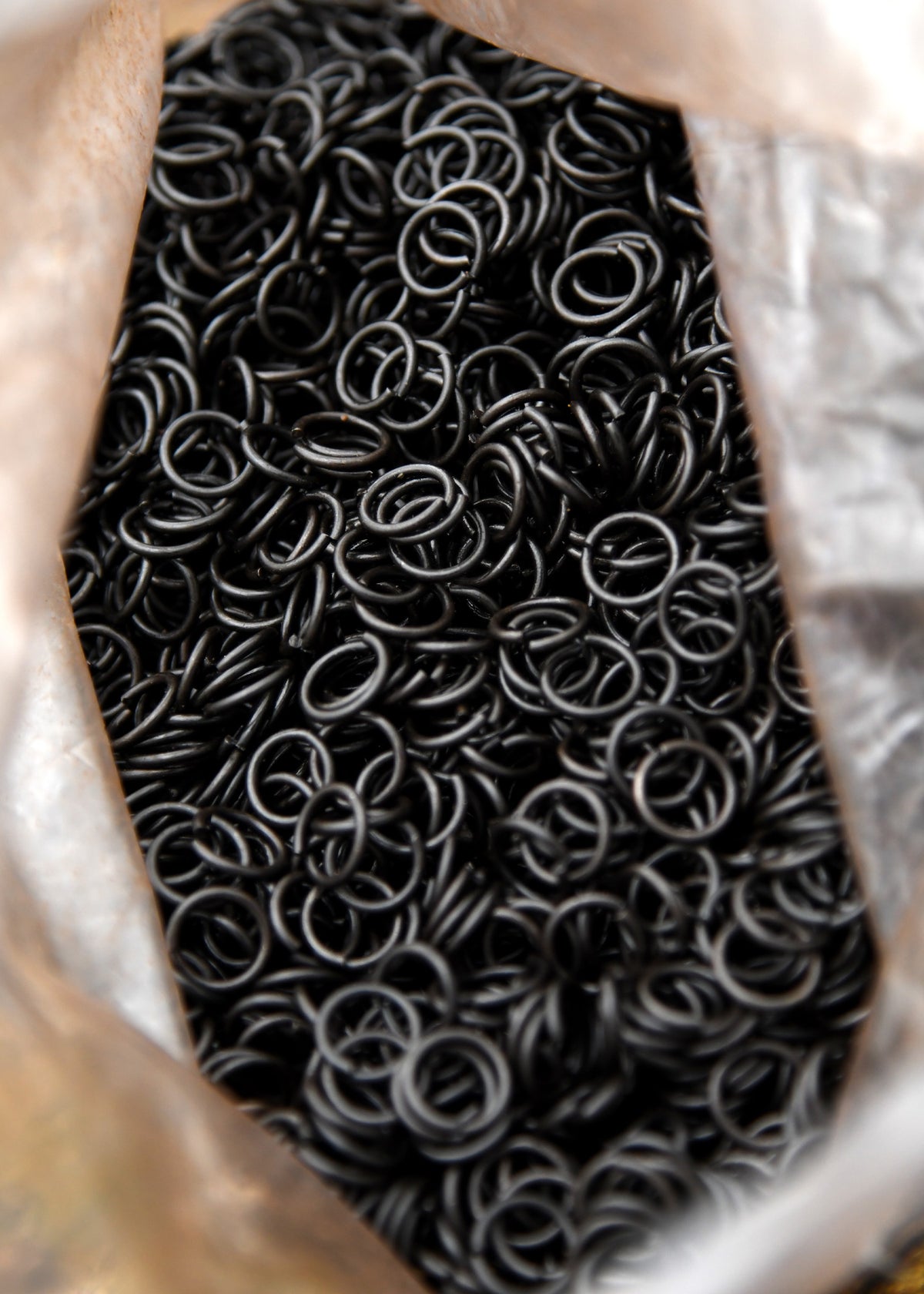 Anneaux de maille non rivetés en acier bruni, DI 9 mm