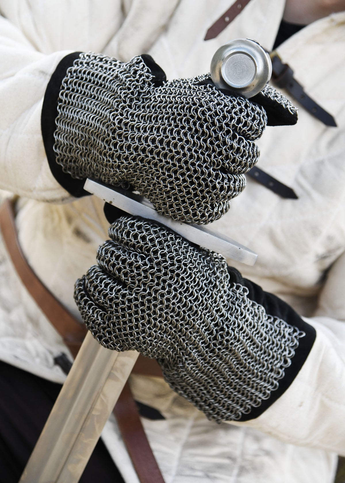 Gants à doigts en cuir et maille d'acier non traité