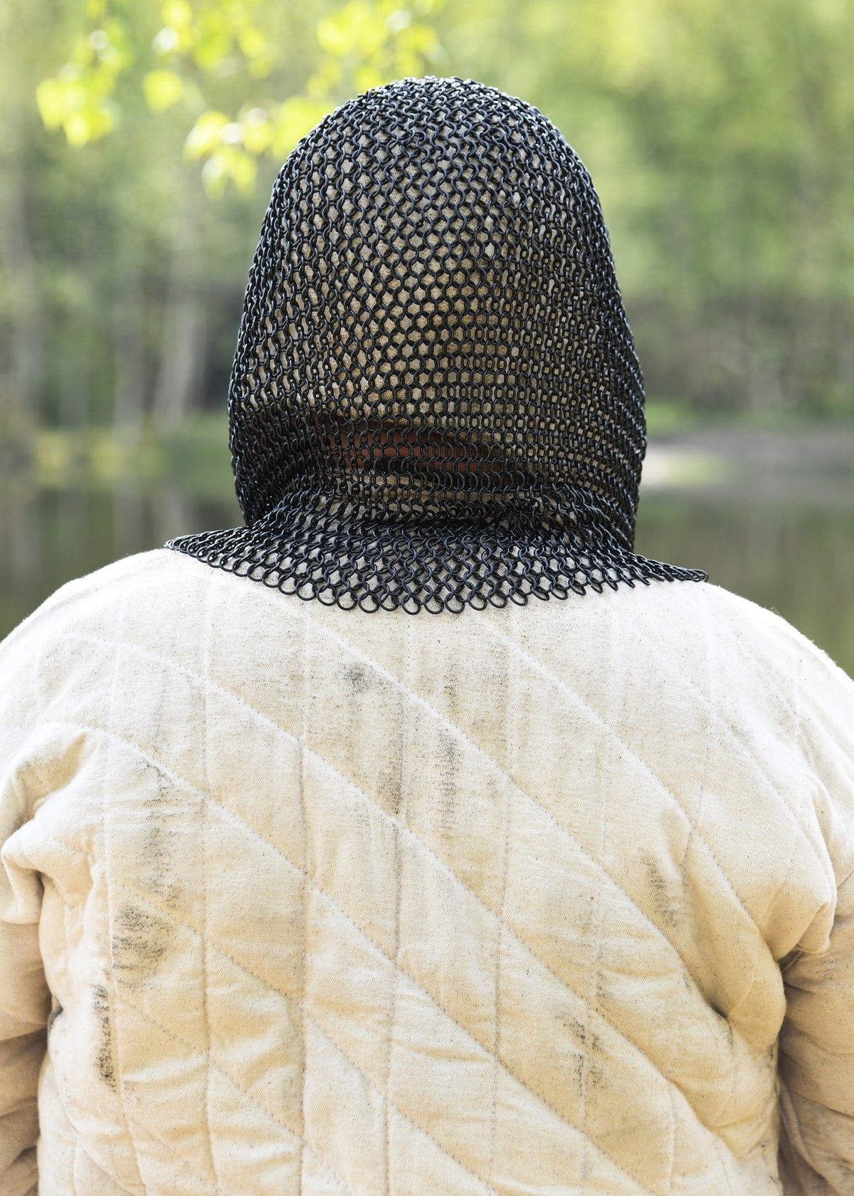 Coiffe de mailles non rivetée brunie, ouverture en V