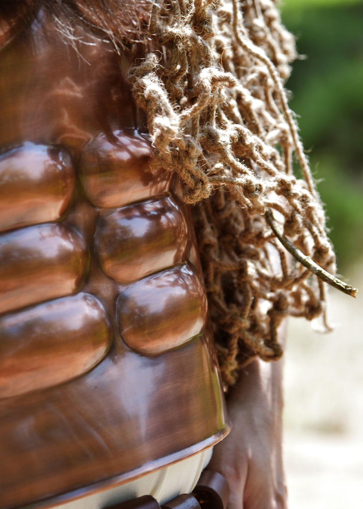 Cuirasse musculaire spartiate en acier finition bronze