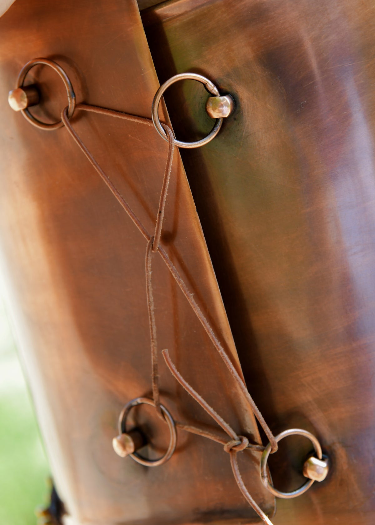 Cuirasse musculaire spartiate en acier finition bronze
