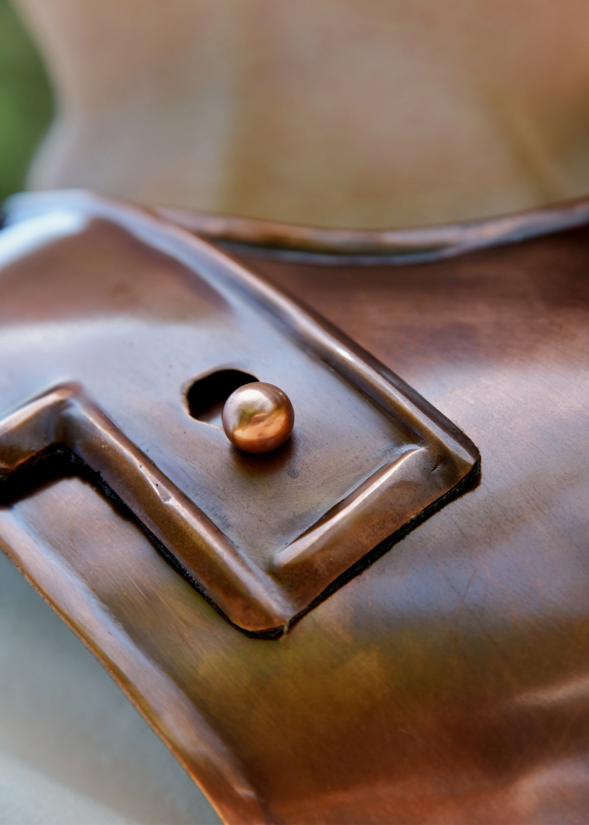 Cuirasse musculaire spartiate en acier finition bronze