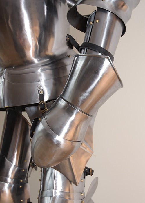 Armure de chevalier complète de la fin du Moyen Âge en acier