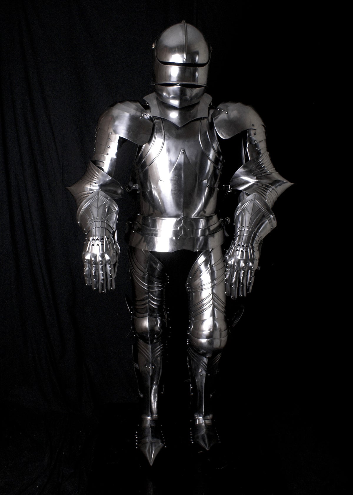 Armure de chevalier gothique complète en acier, fin XVe siècle