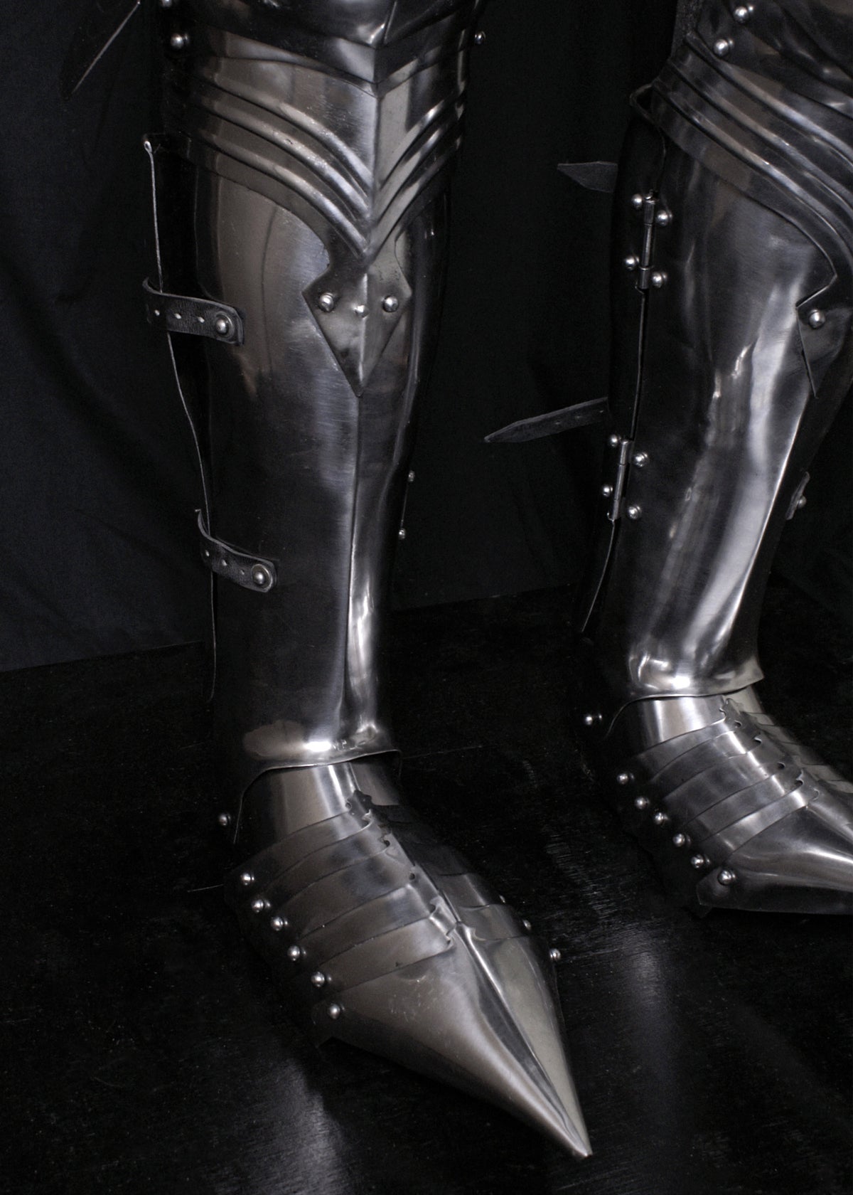 Armure de chevalier gothique complète en acier, fin XVe siècle