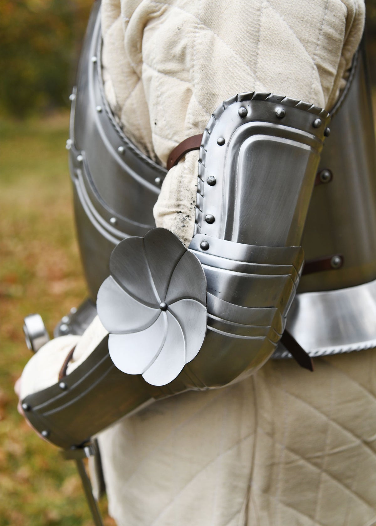 Bras d'armure gothiques en acier, la paire
