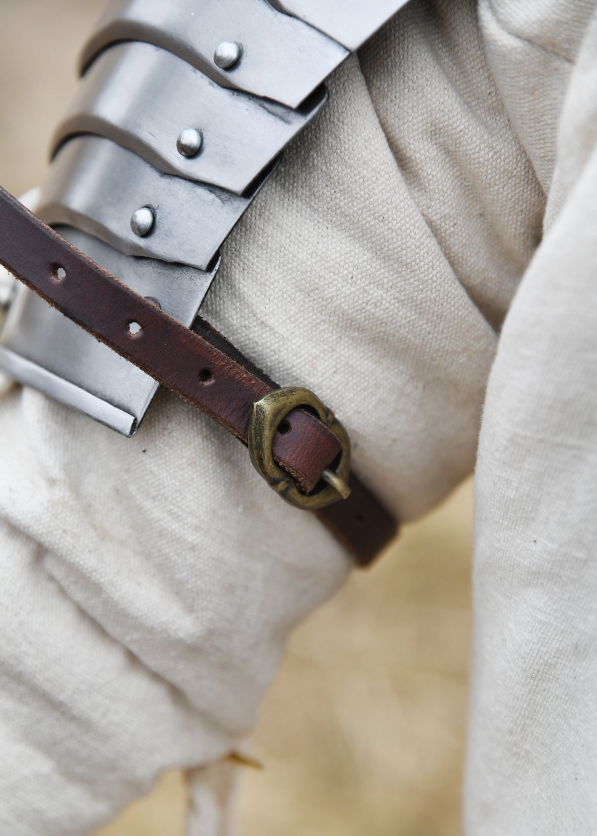 Épaulières gothiques articulées en acier, la paire