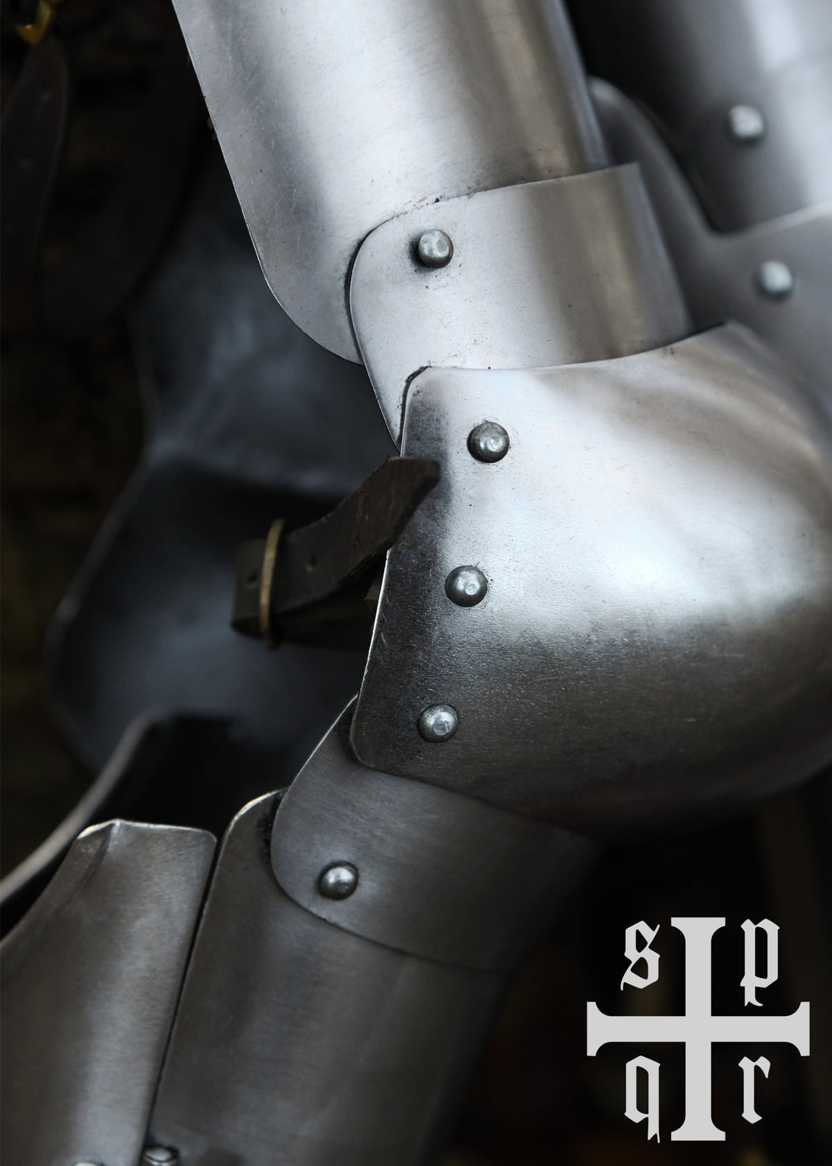 Armure de bras médiévale avec cubitières en acier, la paire