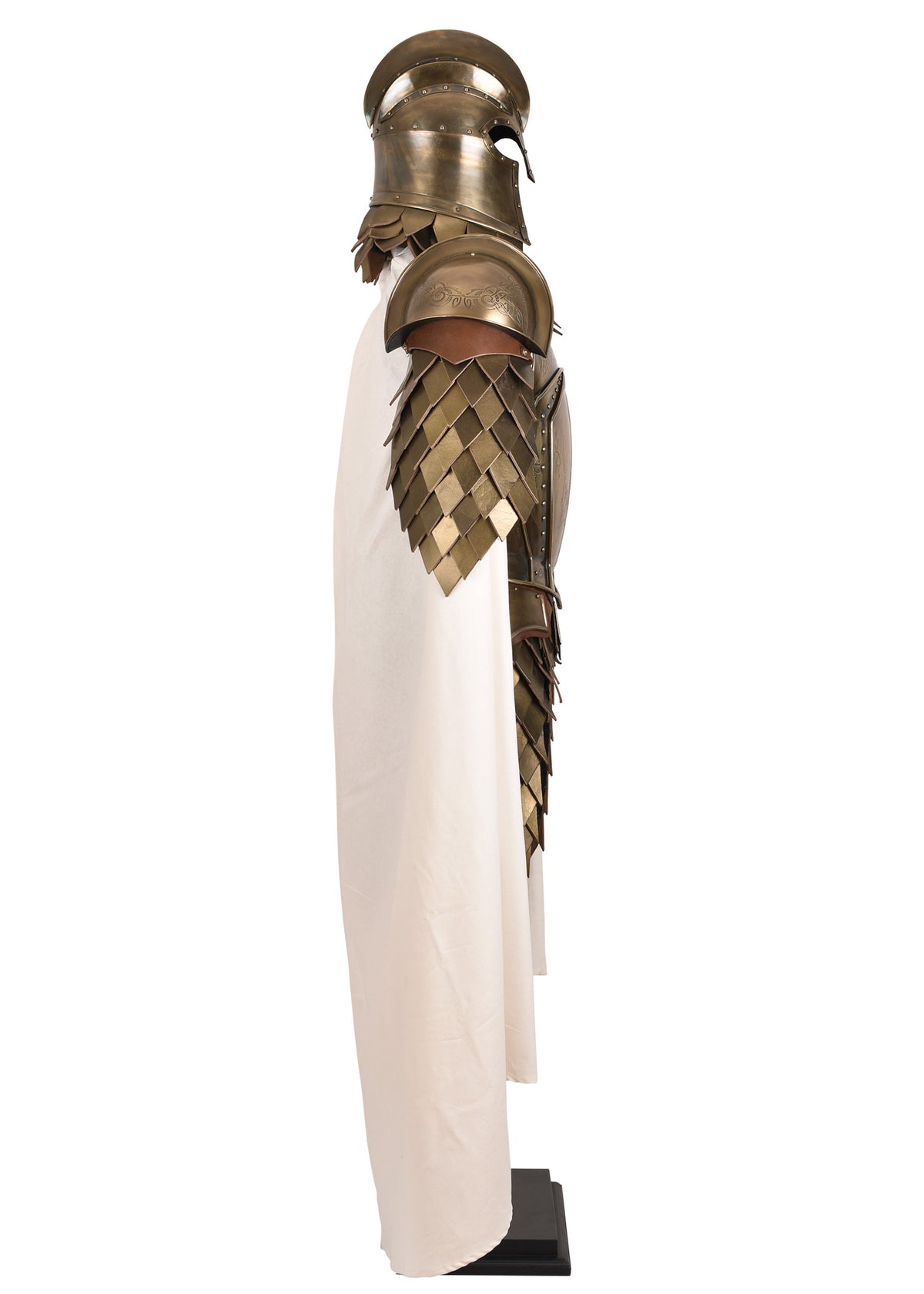Armure de la Garde royale en acier finition laiton avec casque et cape