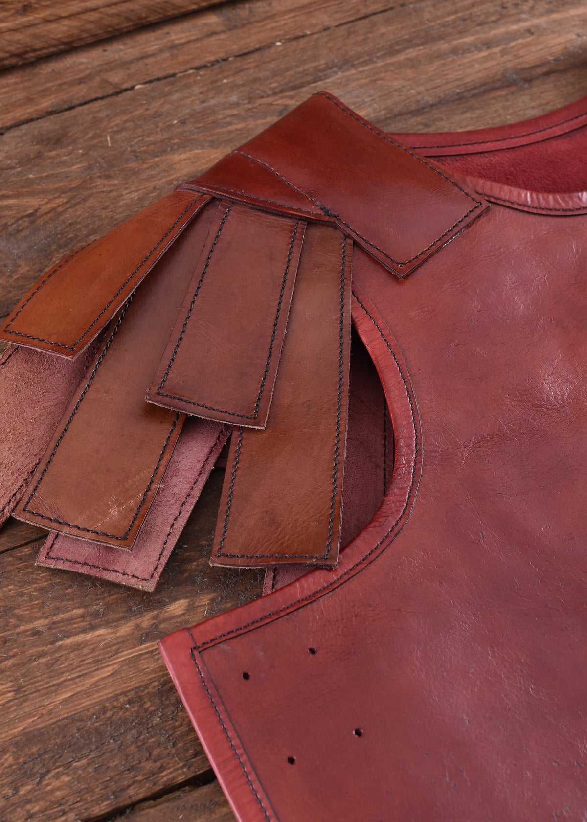 Subarmalis romaine en cuir brun rouge