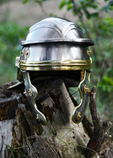 Attischer Helm aus Messing mit Haarbusch, ca. 300 v. Chr.