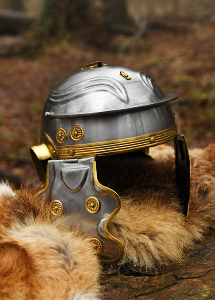 Attischer Helm aus Messing mit Haarbusch, ca. 300 v. Chr.