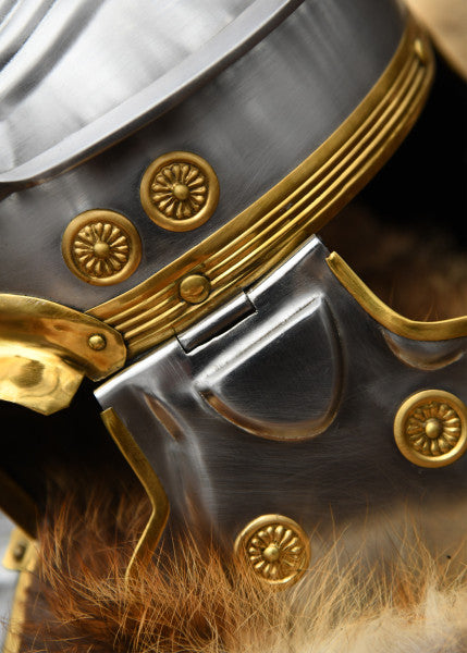 Attischer Helm aus Messing mit Haarbusch, ca. 300 v. Chr.