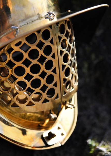 Attischer Helm aus Messing mit Haarbusch, ca. 300 v. Chr.