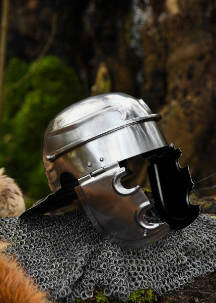 Elmo Attico in Ottone con Cimiero Crinito, circa 300 a.C.