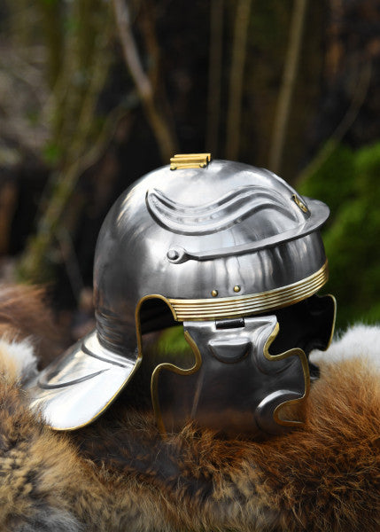 Attischer Helm aus Messing mit Haarbusch, ca. 300 v. Chr.