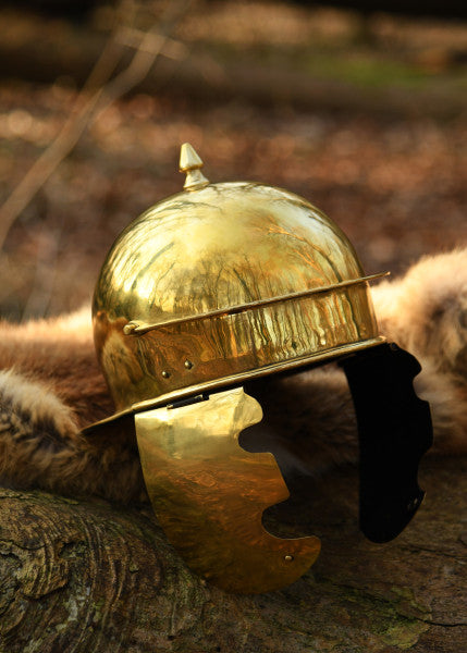 Elmo Attico in Ottone con Cimiero Crinito, circa 300 a.C.