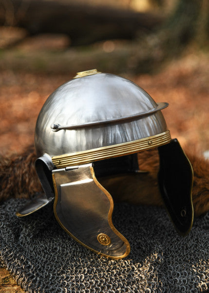 Elmo Attico in Ottone con Cimiero Crinito, circa 300 a.C.