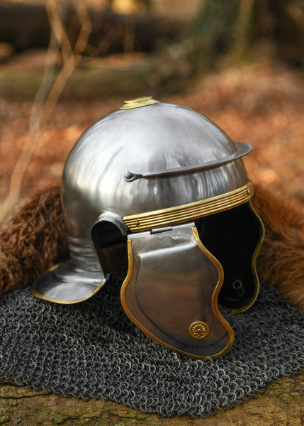 Elmo Attico in Ottone con Cimiero Crinito, circa 300 a.C.