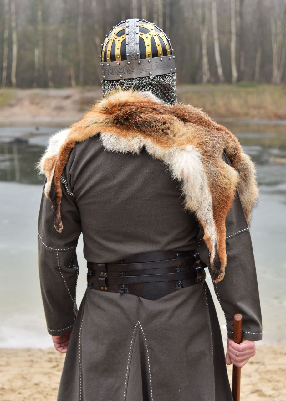 Casque viking à lunettes avec camail et ferrures en laiton