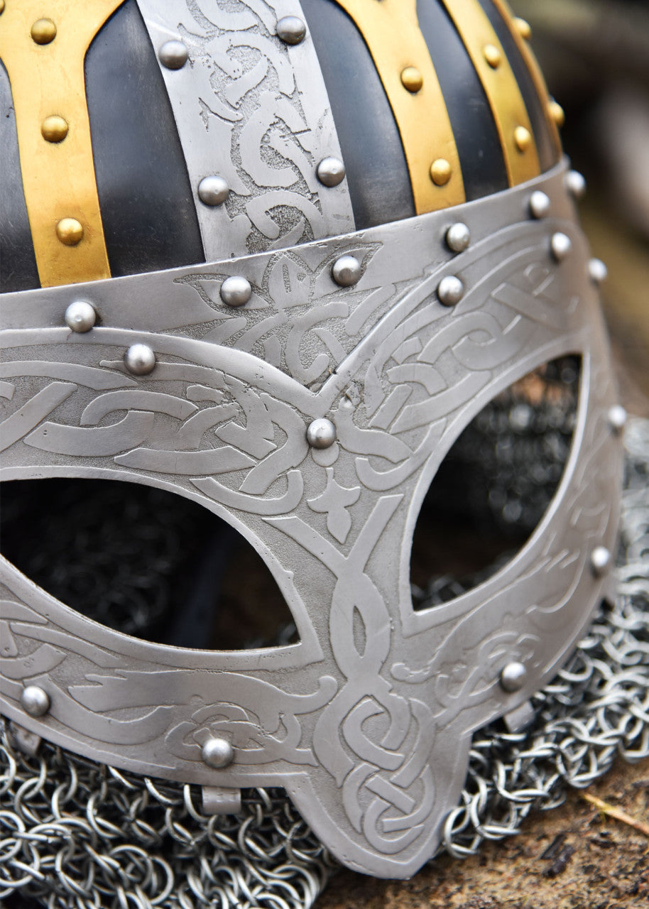 Casque viking à lunettes avec camail et ferrures en laiton