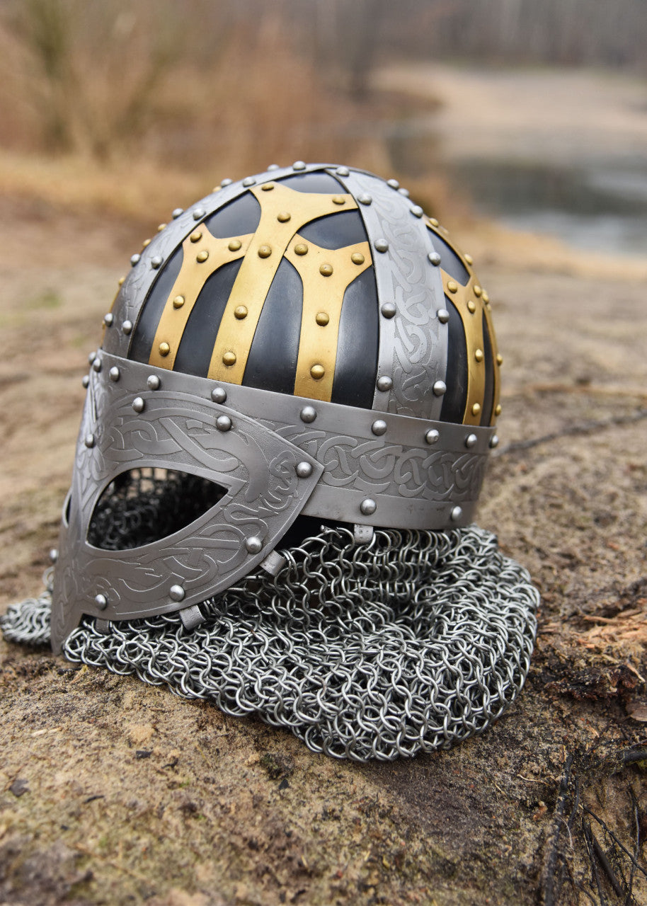 Casque viking à lunettes avec camail et ferrures en laiton