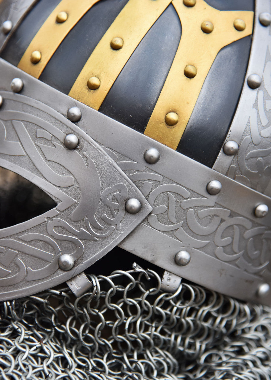 Casque viking à lunettes avec camail et ferrures en laiton