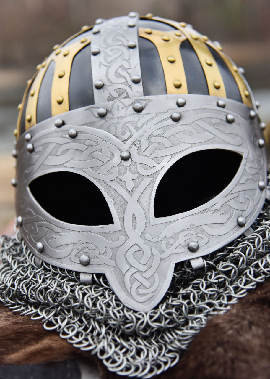 Casque viking à lunettes avec camail et ferrures en laiton