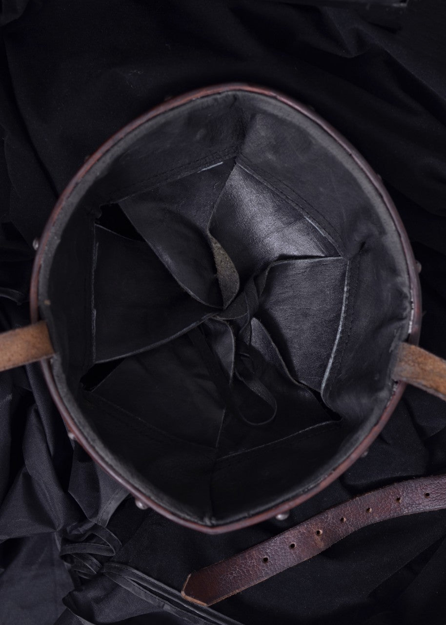 Casque d'archer conique sans nasal en acier avec bord en cuir