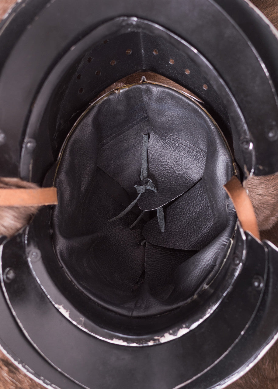 Casque fermé de style anglais du XVIe siècle à visière