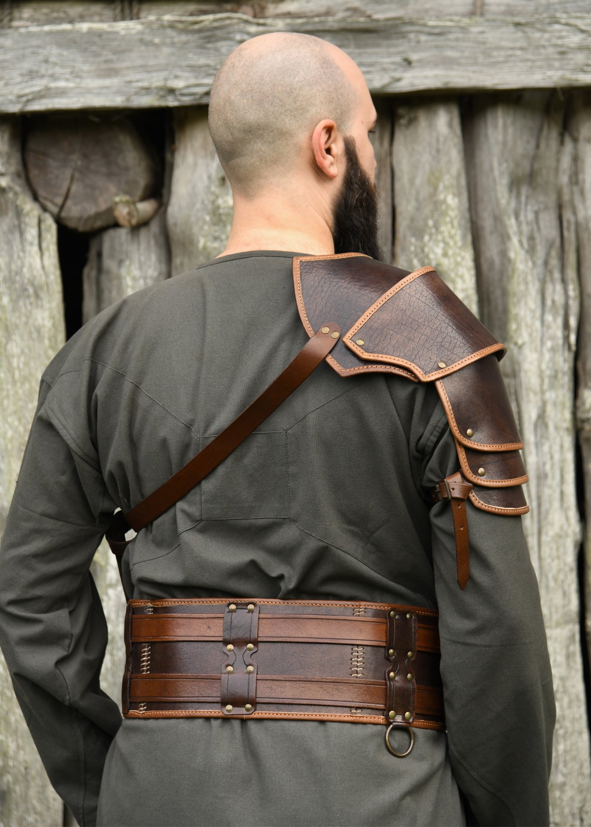 Épaulière en cuir Arnulf brune