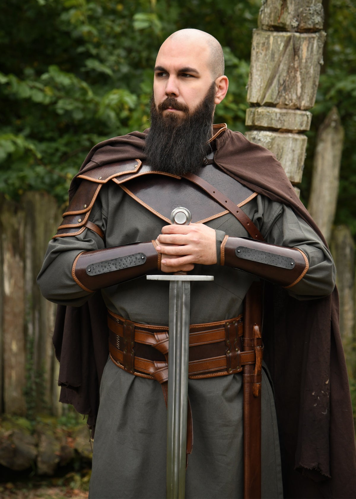 Gorgerin en cuir brun Arnulf