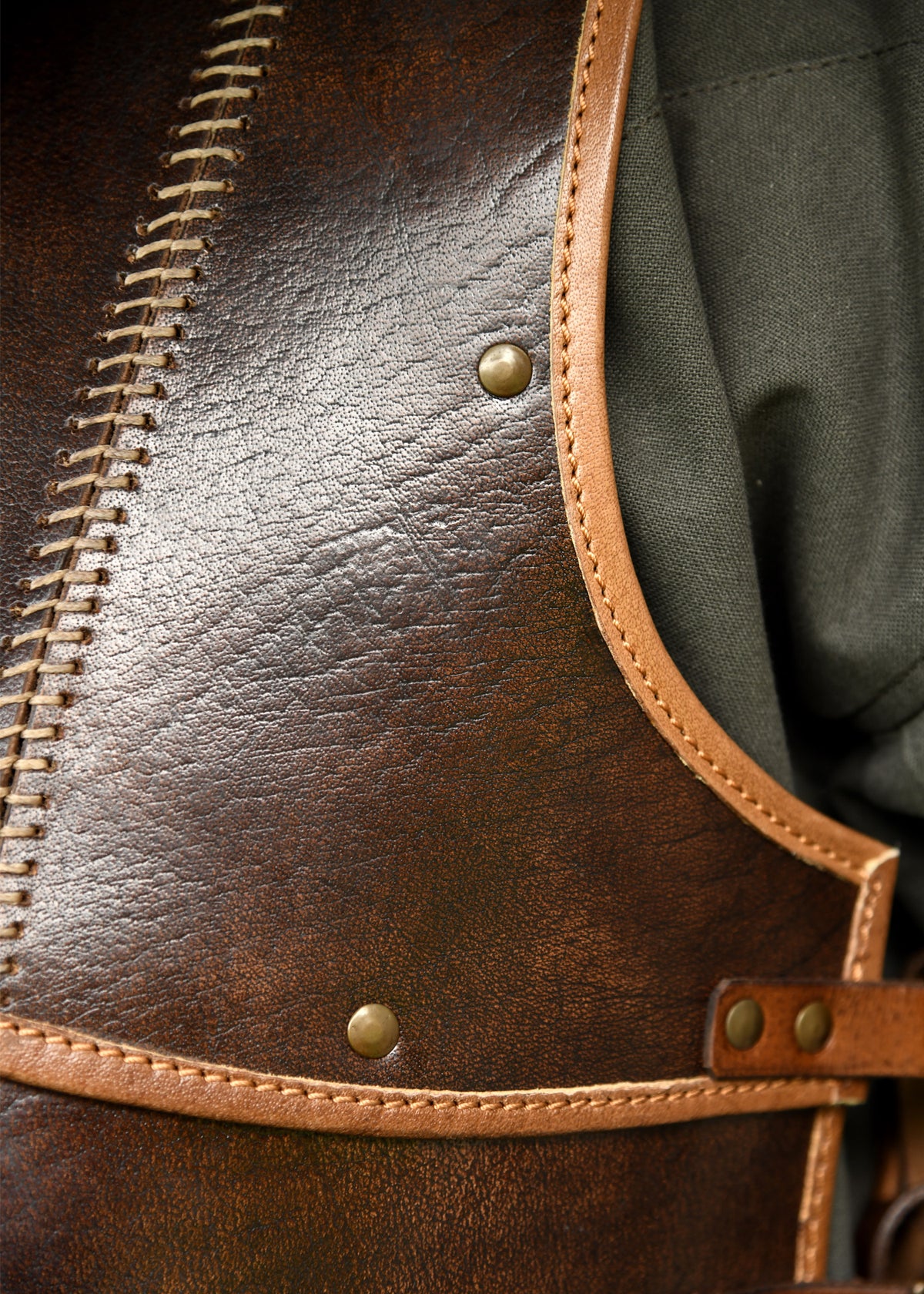 Cuirasse Arnulf en cuir marron
