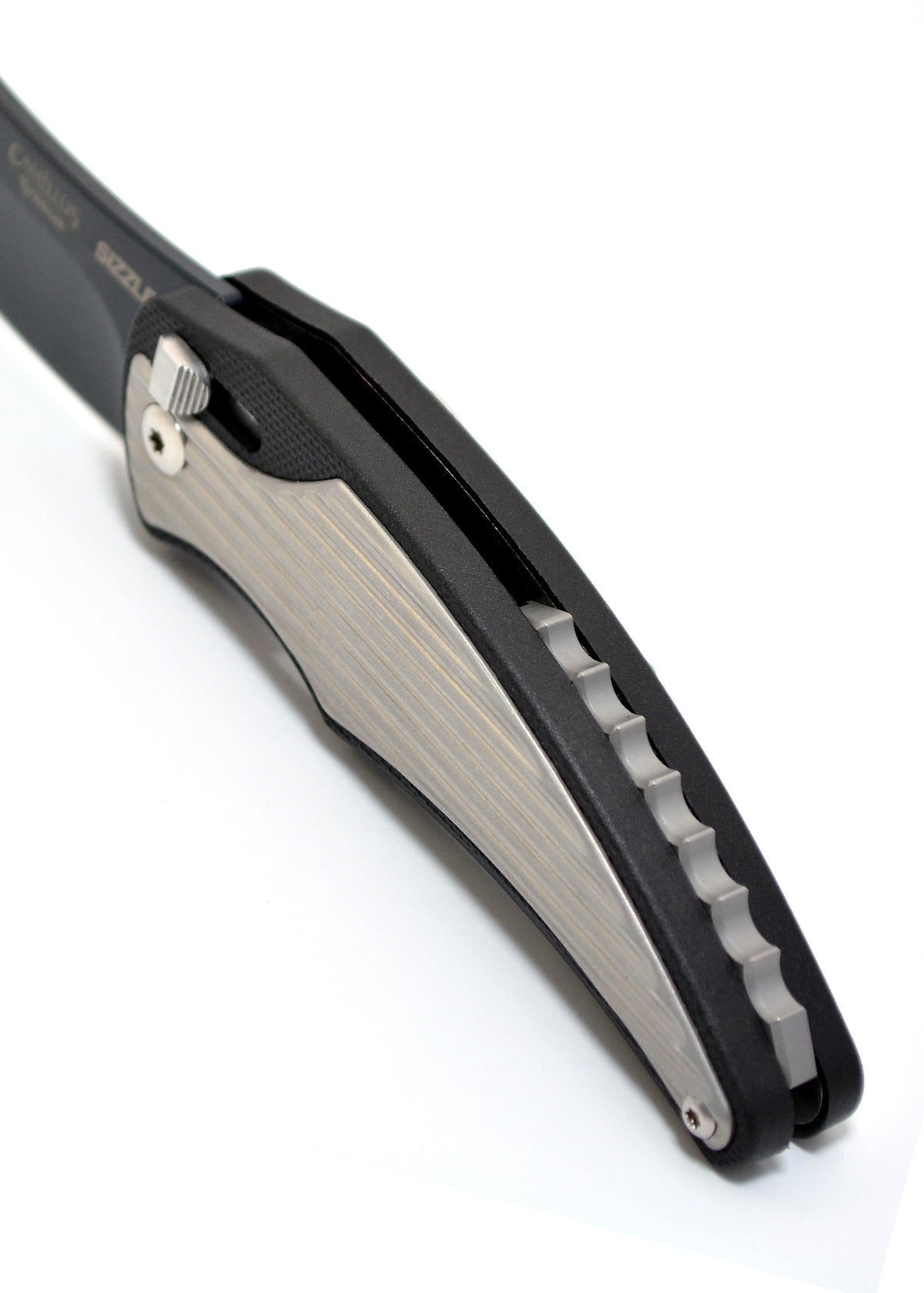 Couteau de poche Camillus Sizzle, lame AUS-8 revêtue titane