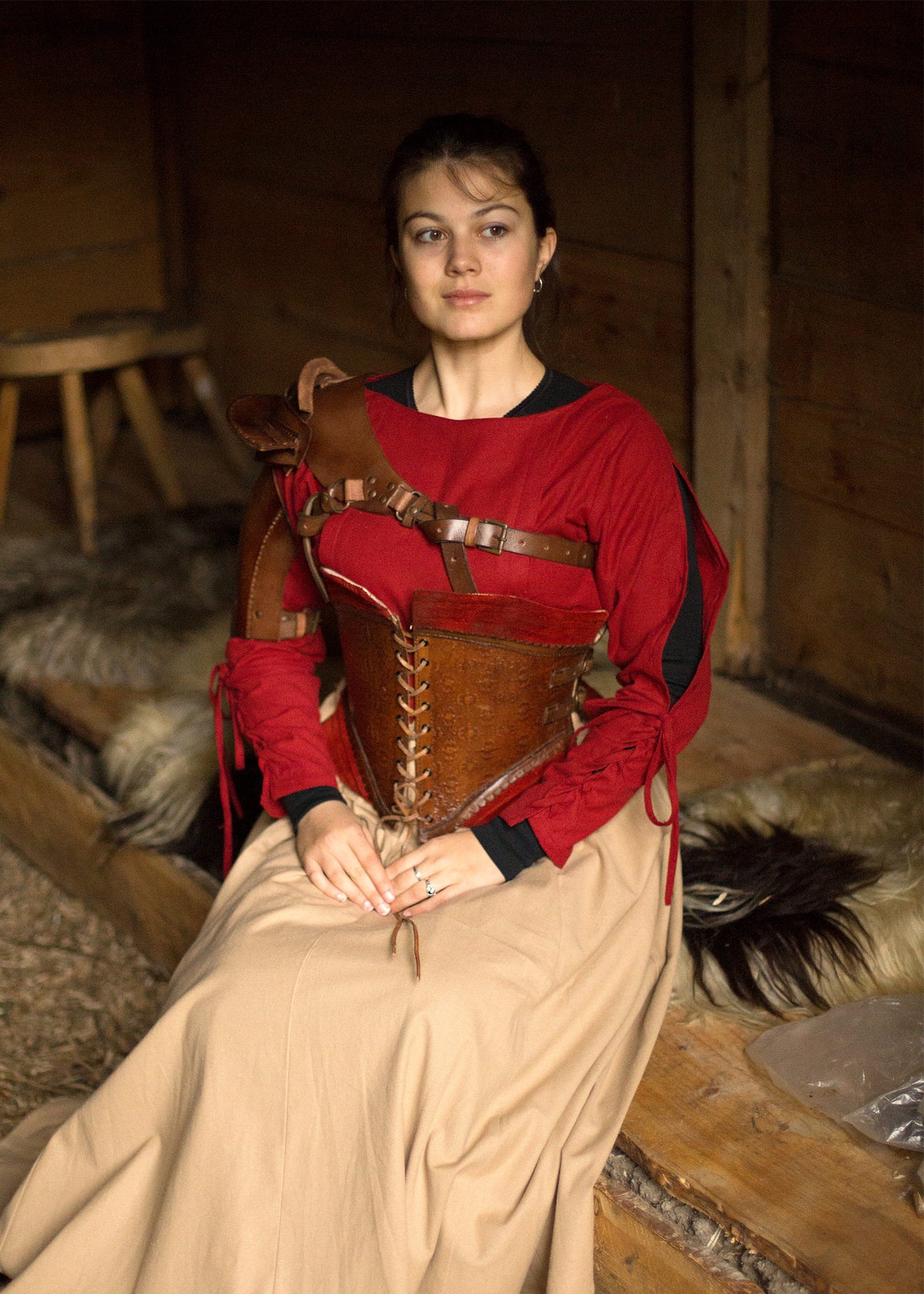 Épaulière en cuir marron avec harnais