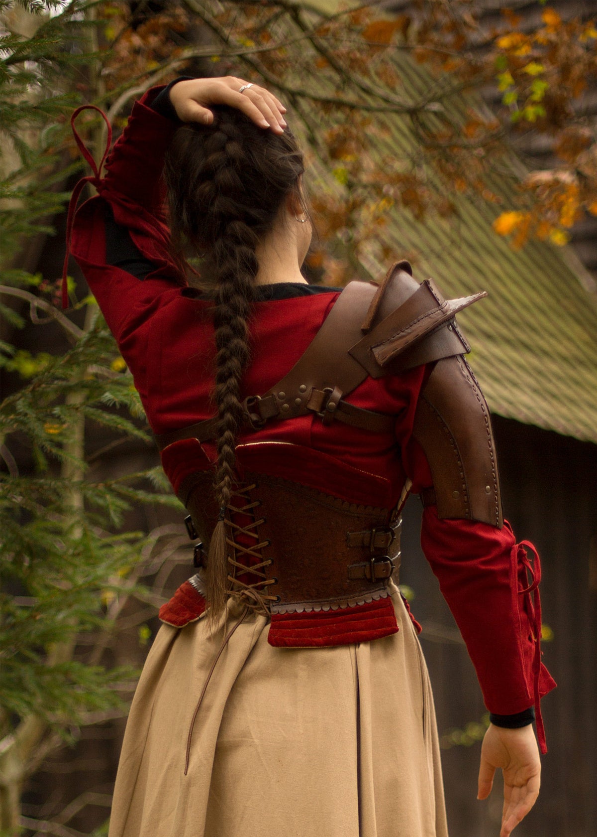 Épaulière en cuir marron avec harnais