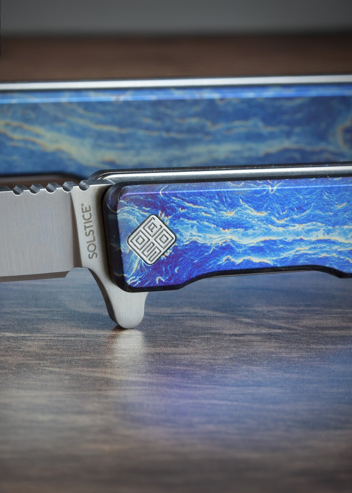 Couteau pliant Ocaso Solstice en titane anodisé