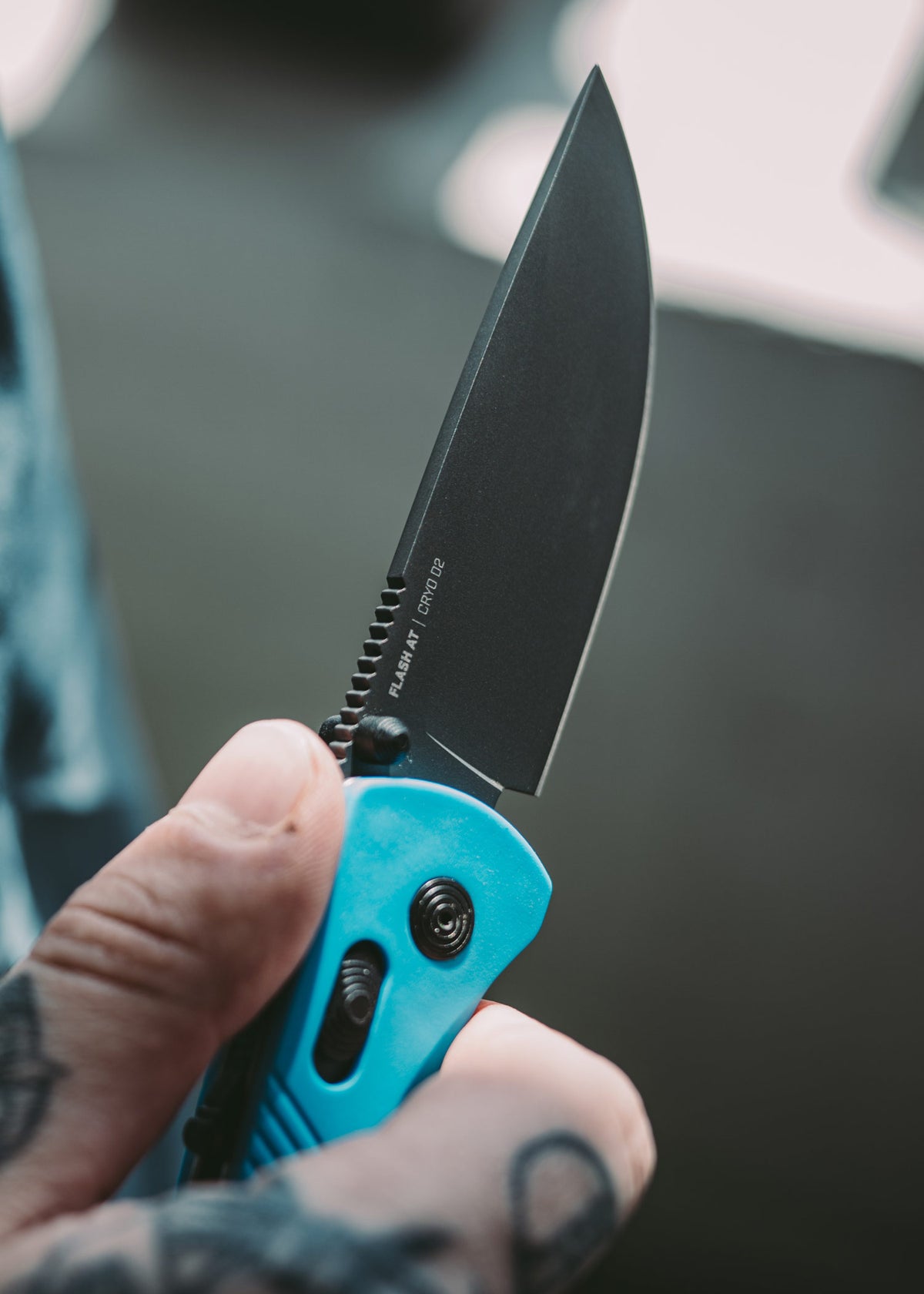 Couteau pliant SOG Flash AT Civic Cyan, lame D2
