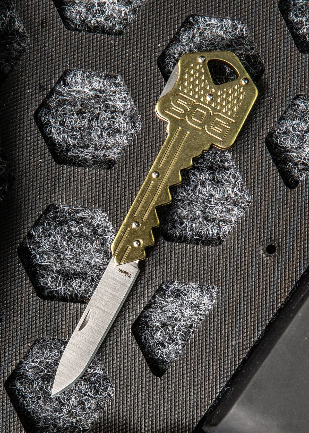 Couteau porte-clés SOG Key Knife finition laiton