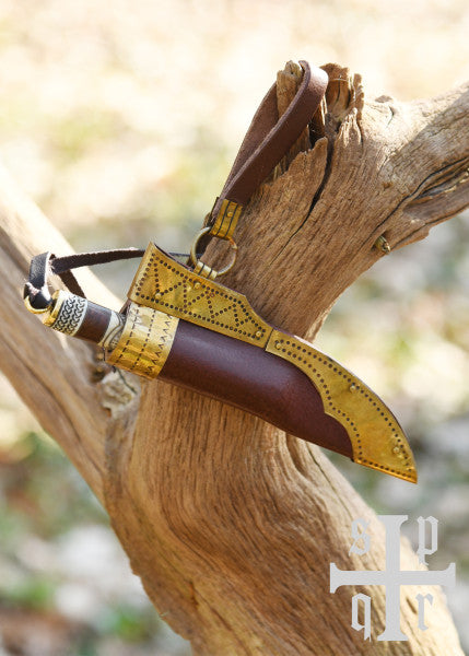 Petit couteau viking, acier au carbone, manche bois/os avec motif Torslunda
