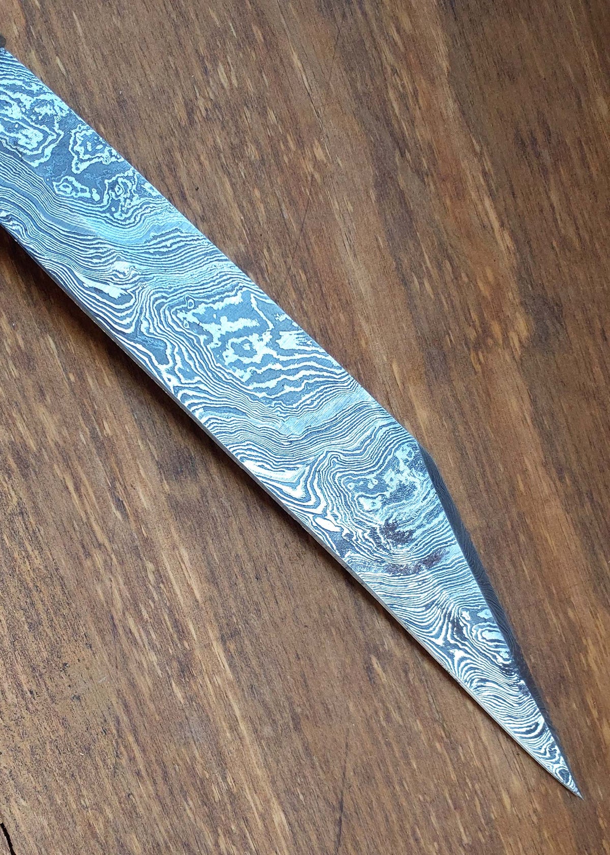 Sax viking en acier damassé avec fourreau en peau de chèvre