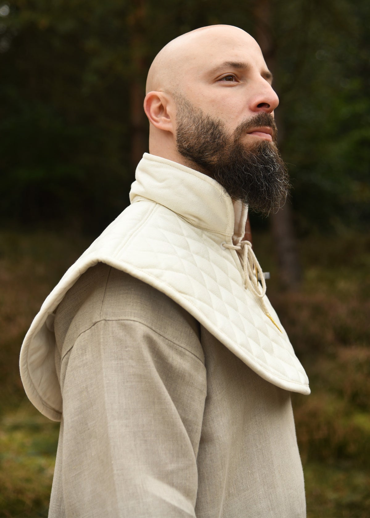 Col rembourré médiéval en coton matelassé