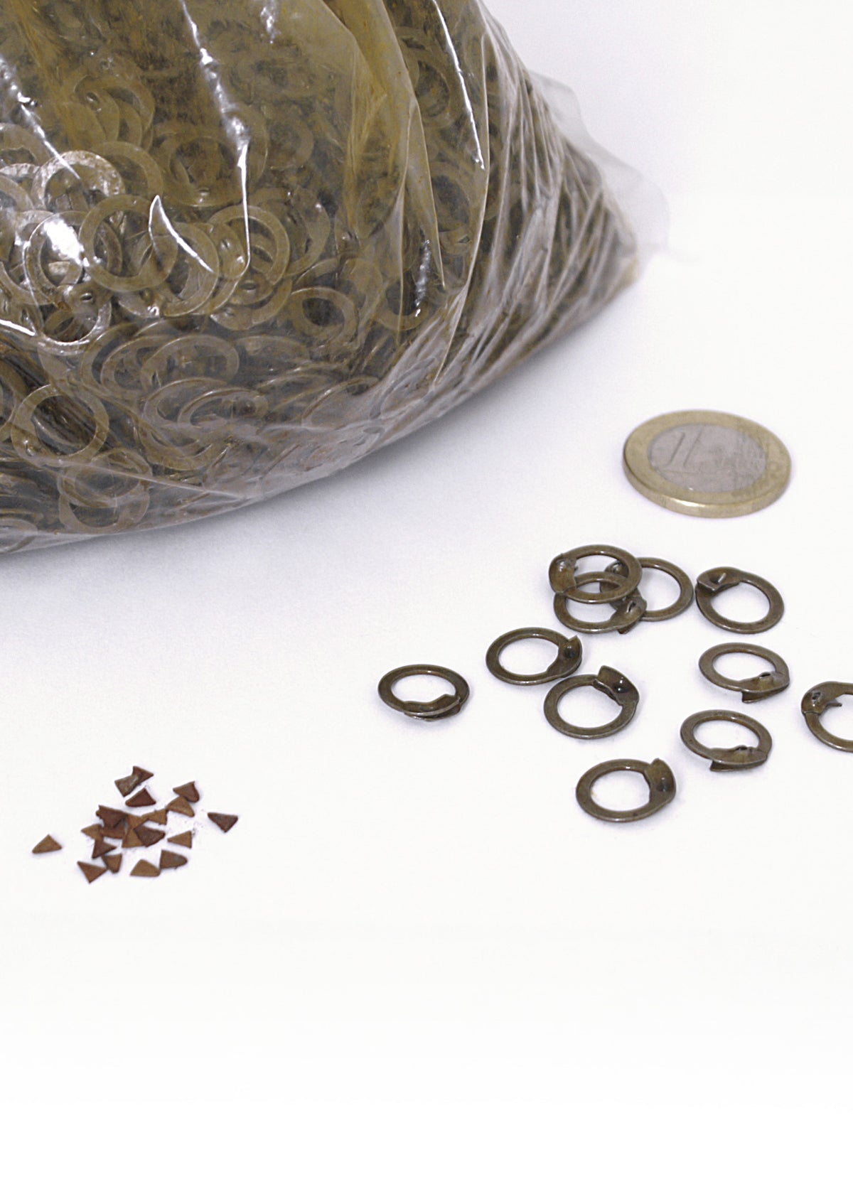 Anneaux de maille plats à riveter avec rivets en coin, sachet 1 kg