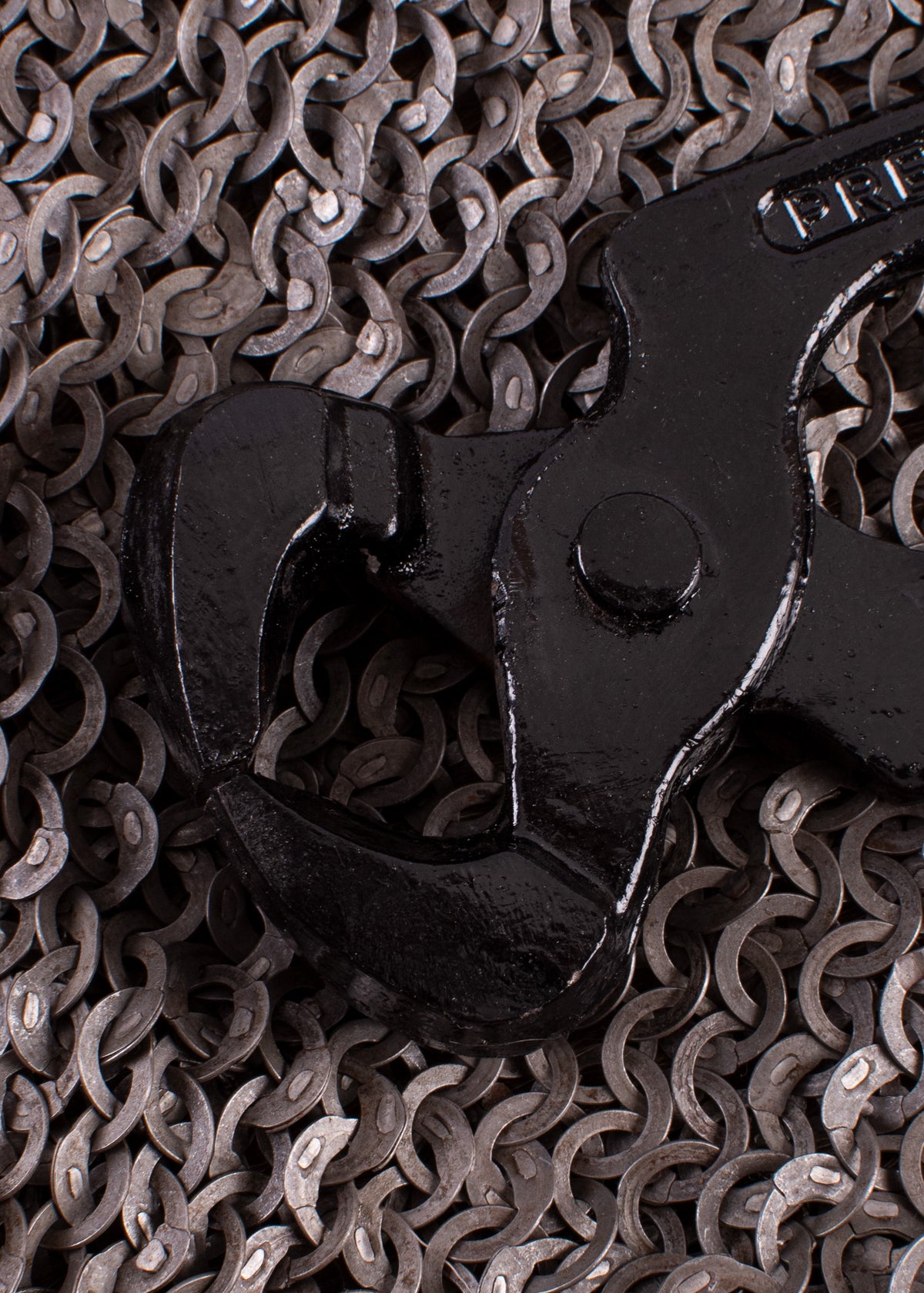 Pince à riveter pour rivets en coin de cotte de mailles